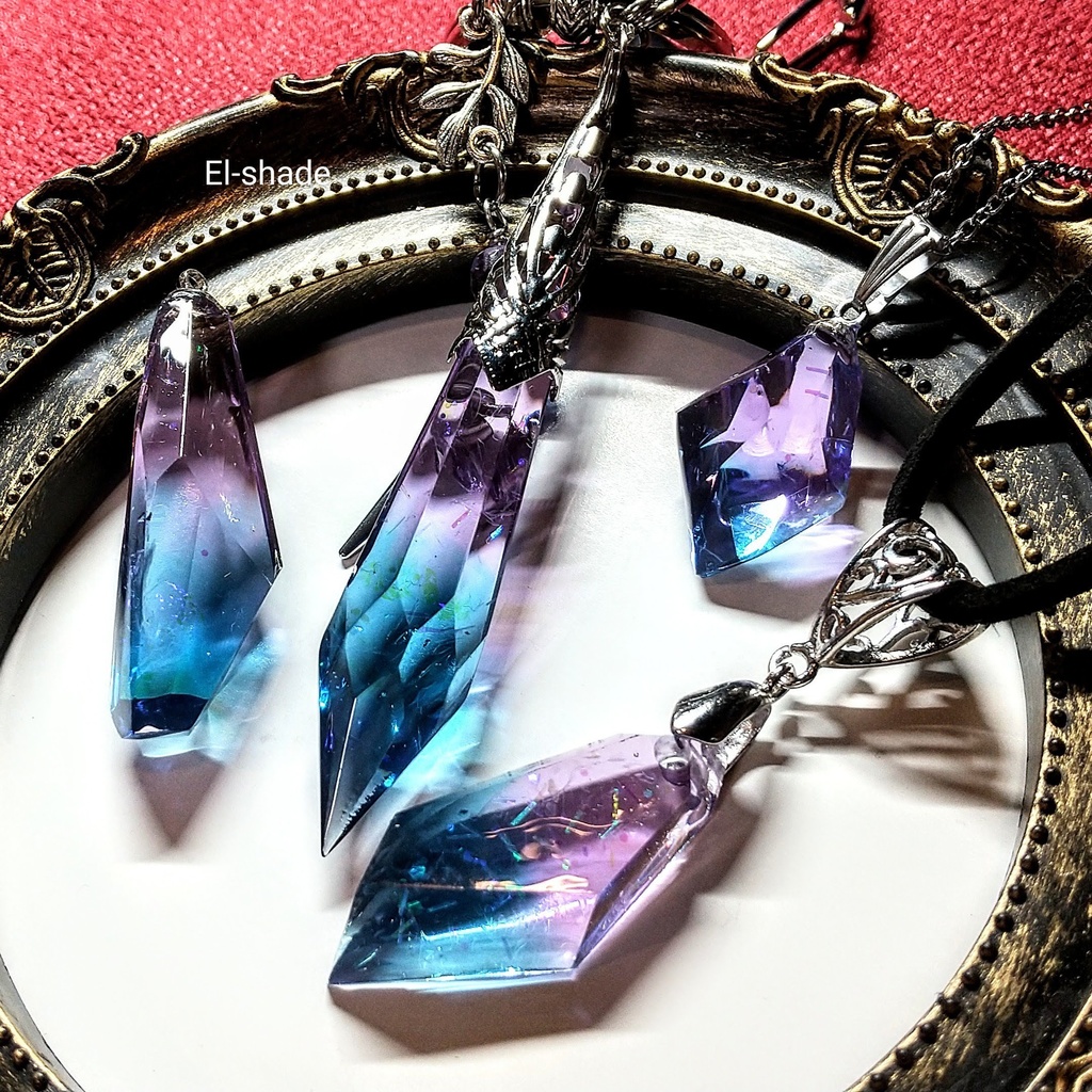 【推し色鉱石レジン・選択型オーダー】チェーンネックレス・本革紐ペンダント【鹿革】・バッグチャーム【メイクォーツ】