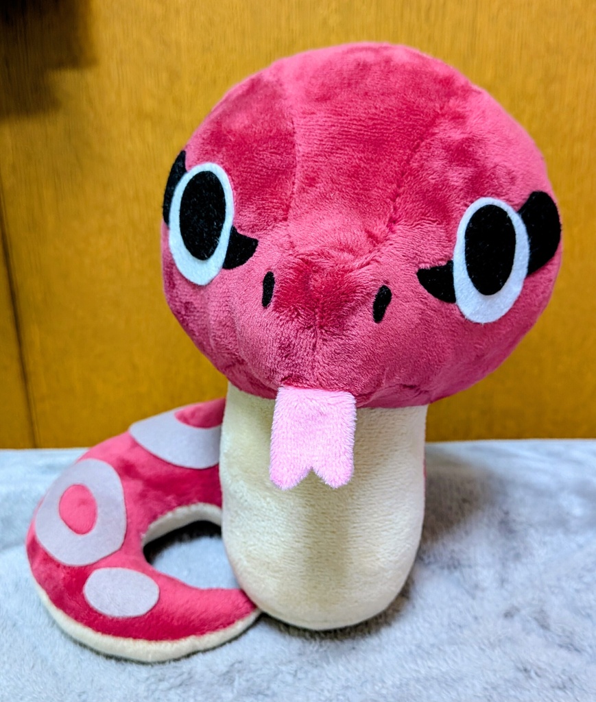 展示品　マムシのジュンコぬいぐるみ