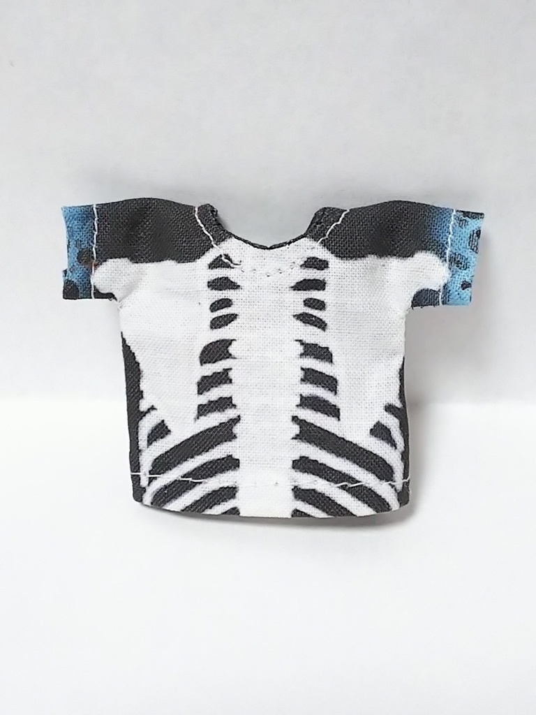 骨Tシャツ