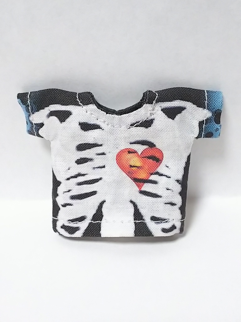 骨Tシャツ