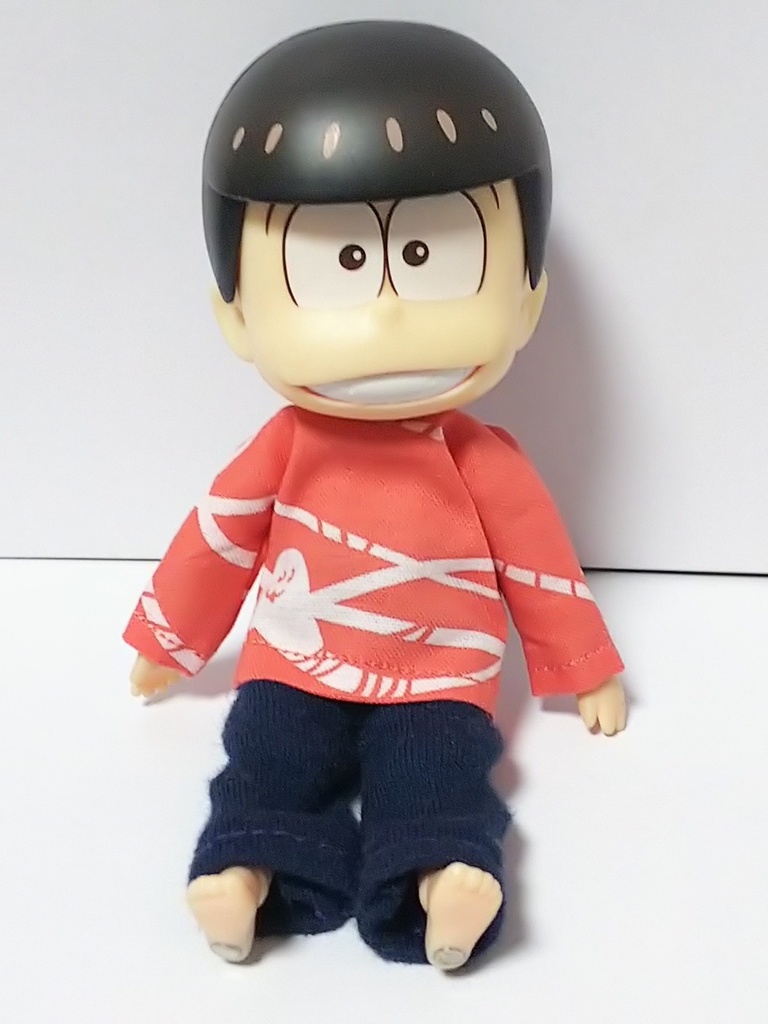 赤い長袖シャツ