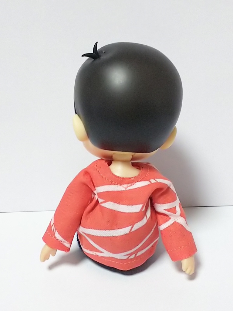 赤い長袖シャツ
