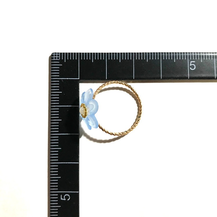 空色の花の指飾り
