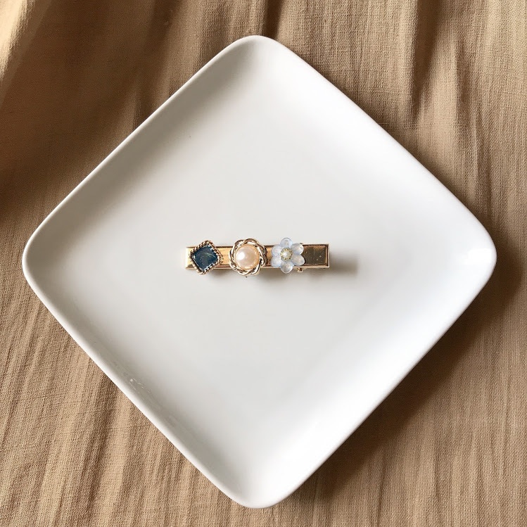 空色の花の小さな髪飾り