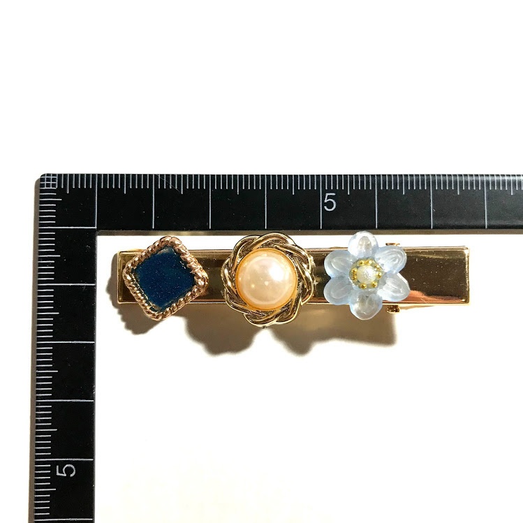 空色の花の小さな髪飾り