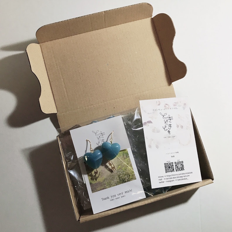 空色の花の小さな髪飾り