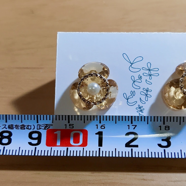 キラキラ小花のピアス