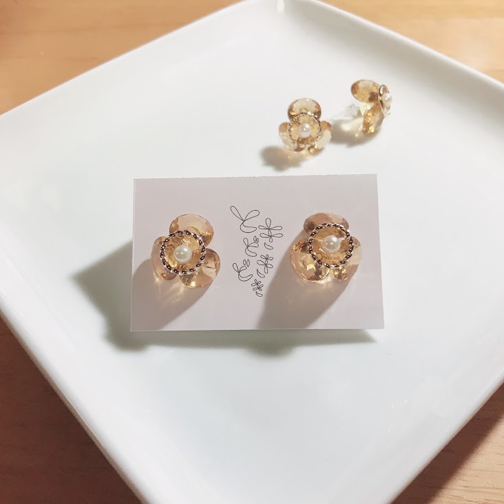 キラキラ小花のピアス