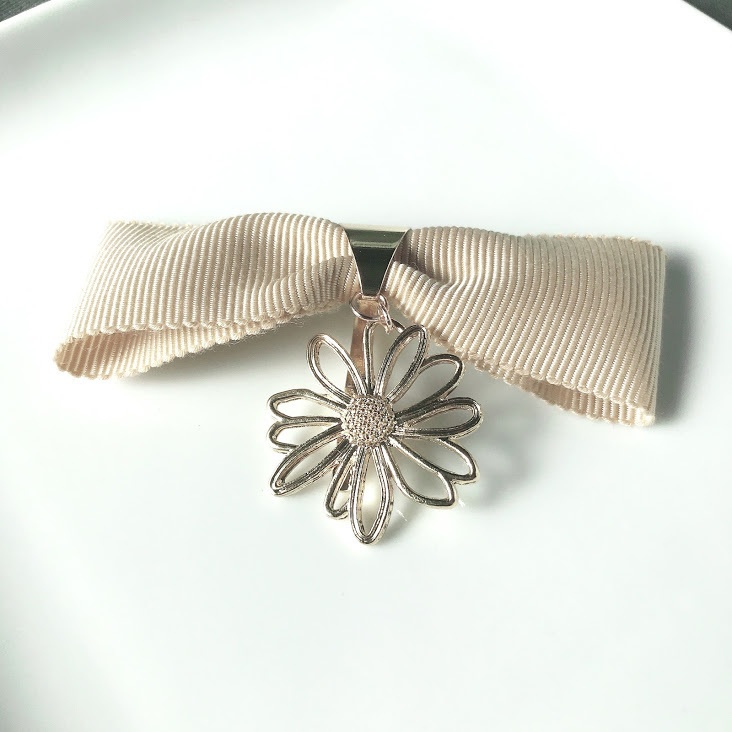 マーガレットのポニーフック