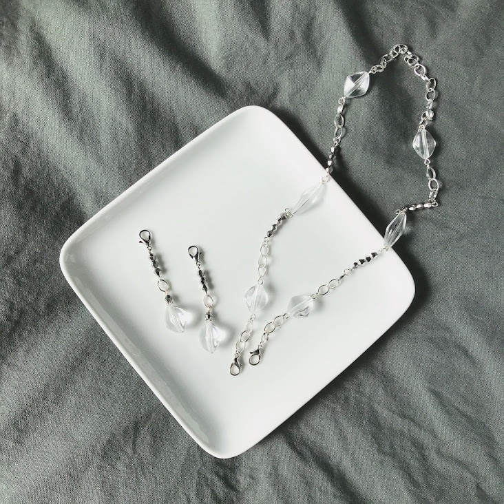 シルバーとクリアビーズのマスクチャームとストラップセット