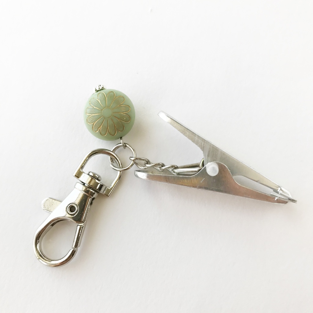 花柄ビーズのバックキークリップ(グリーン)