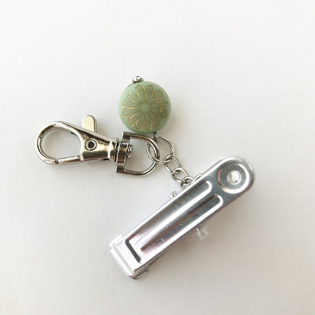 花柄ビーズのバックキークリップ(グリーン)