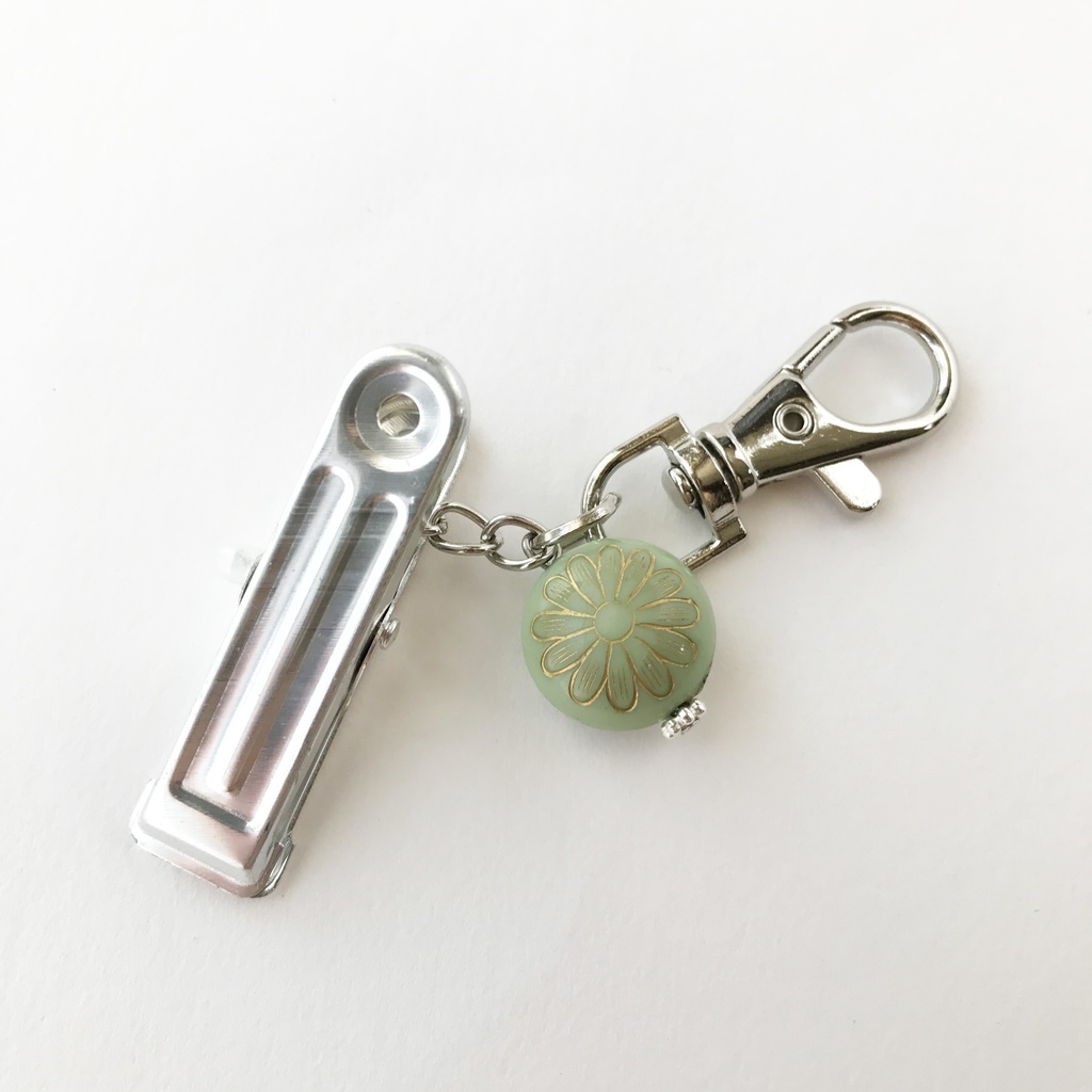 花柄ビーズのバックキークリップ(グリーン)