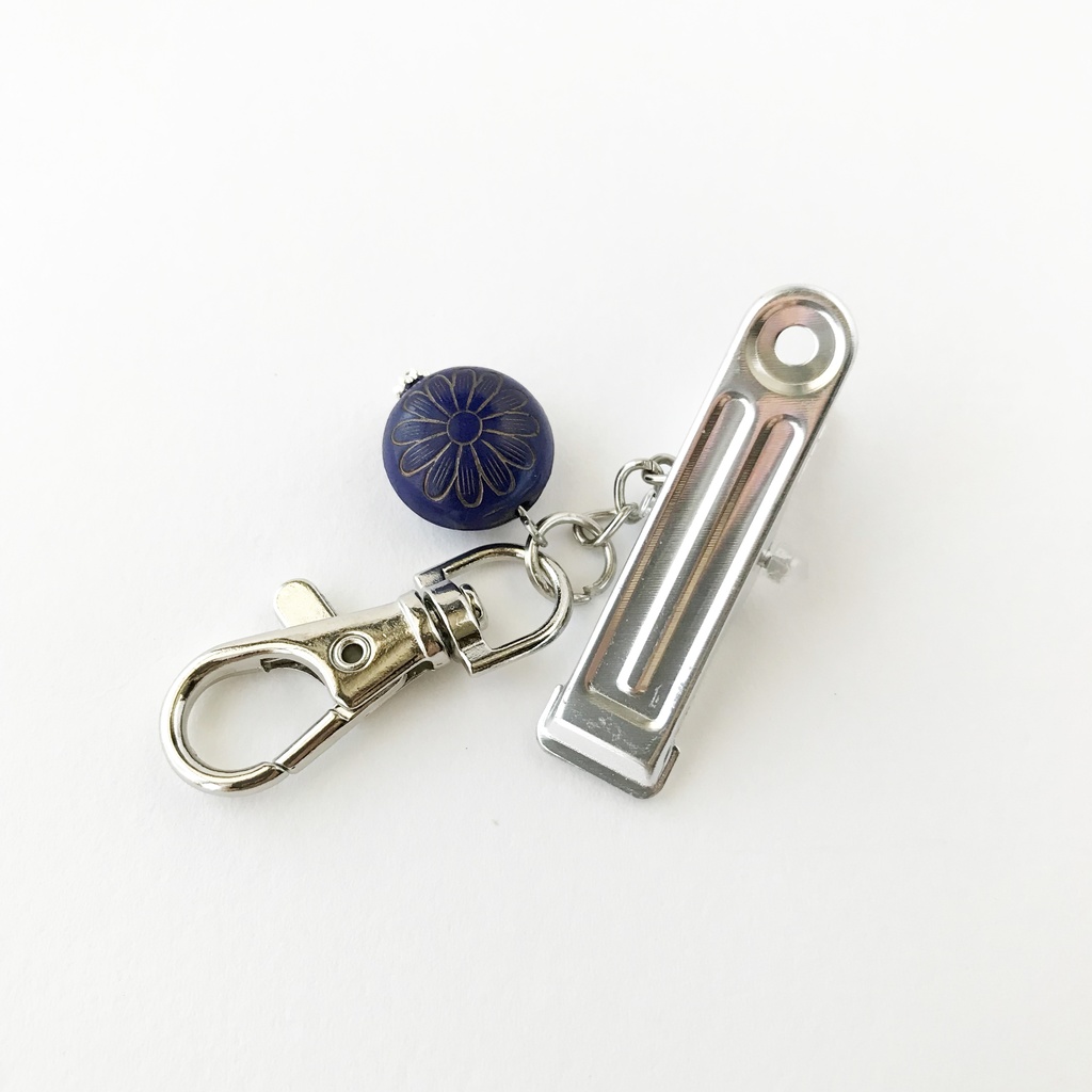 花柄ビーズのバックキークリップ(ネイビー)