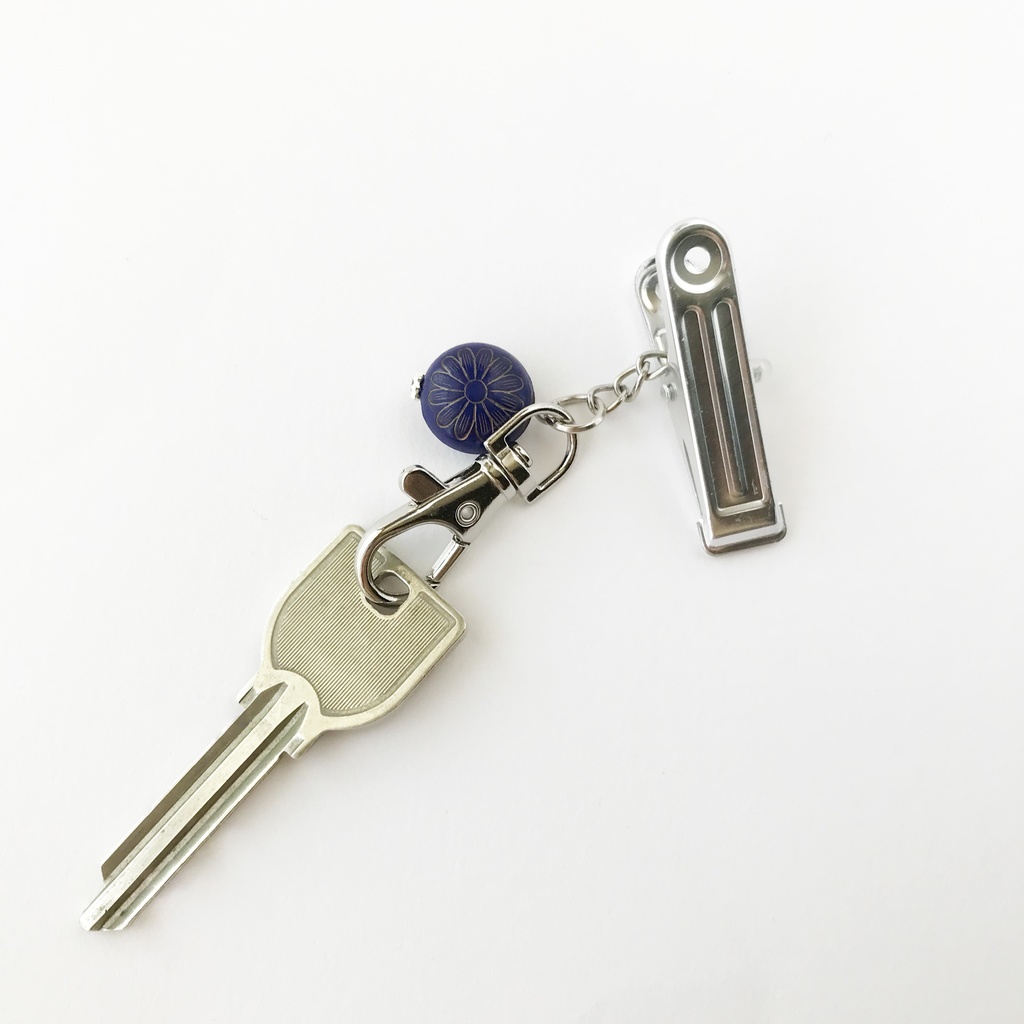 花柄ビーズのバックキークリップ(ネイビー)