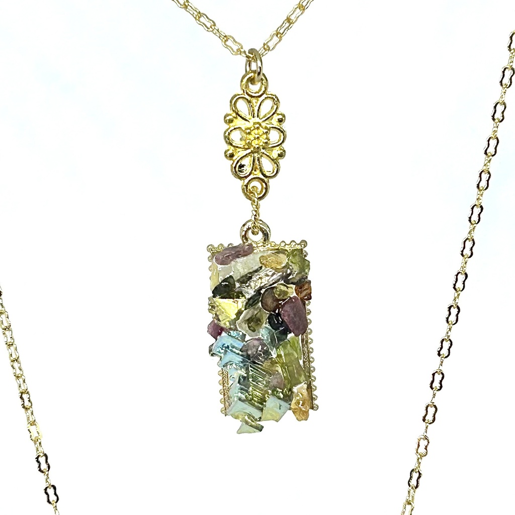 ビスマスとトルマリンのフレームネックレス(ドール対応可)