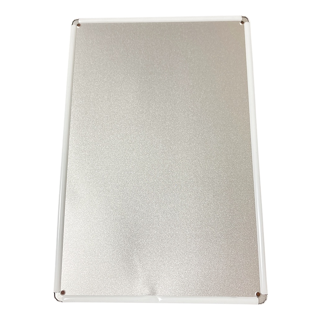 A4ぐらいの金属板、飾れる