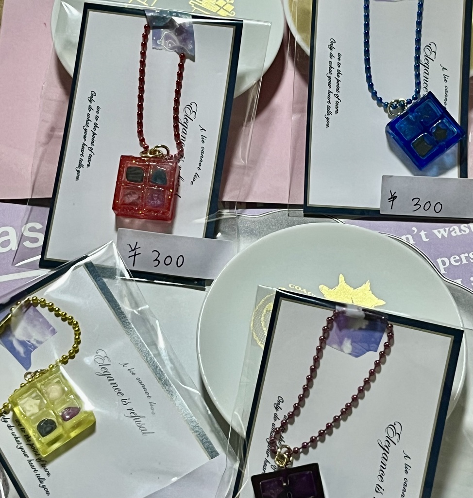 🍝🍷☕️♦️📄🦉🎻イメージキーホルダー