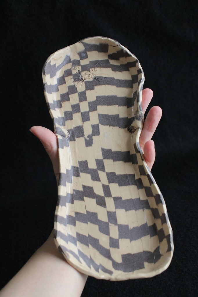 陶器「猫のひょうたん皿」