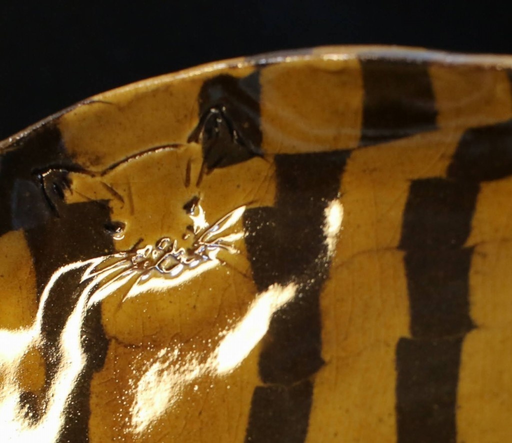 陶器「ねこオーバル皿(黄瀬戸・格子柄)」