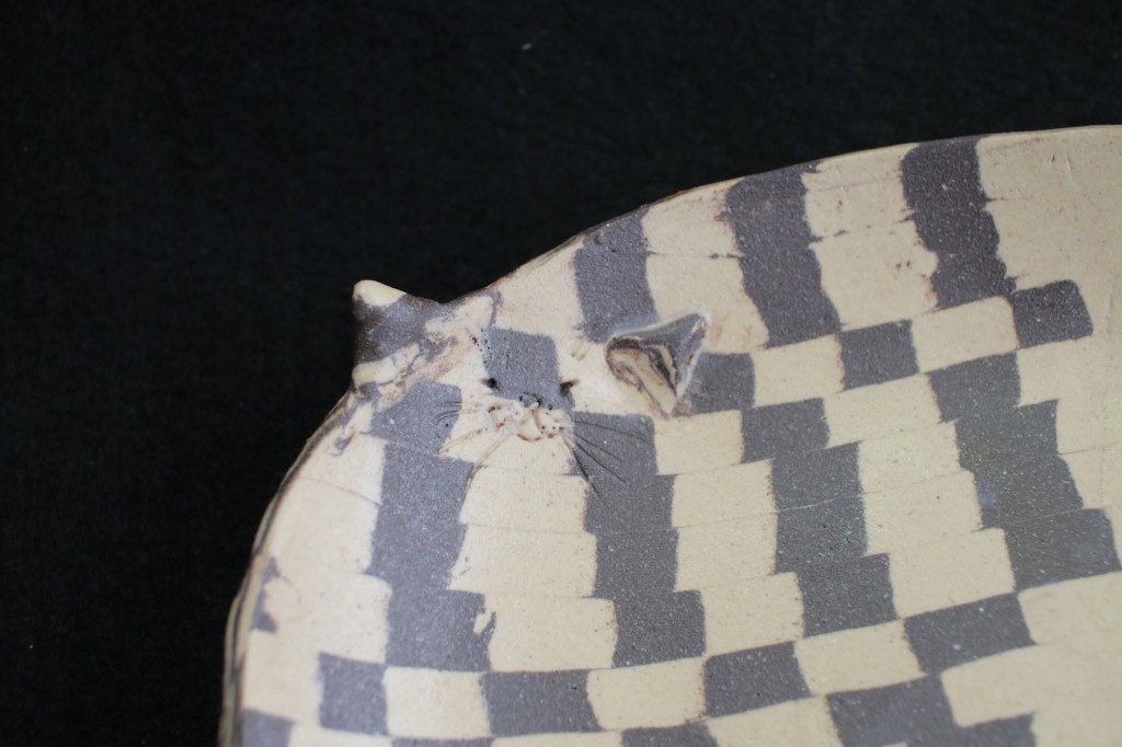 陶器「ねこオーバル皿(格子柄)」