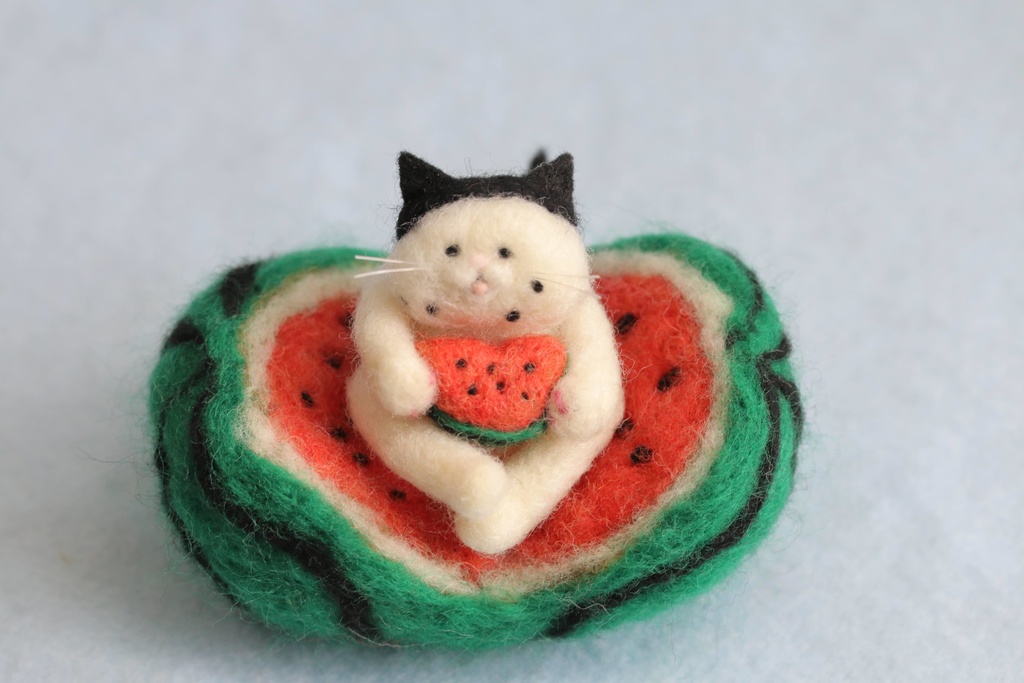 【スイカ猫太郎(白黒猫)】