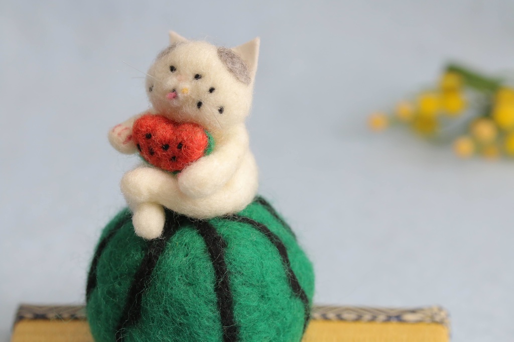 【スイカ猫太郎(サバ白猫)】