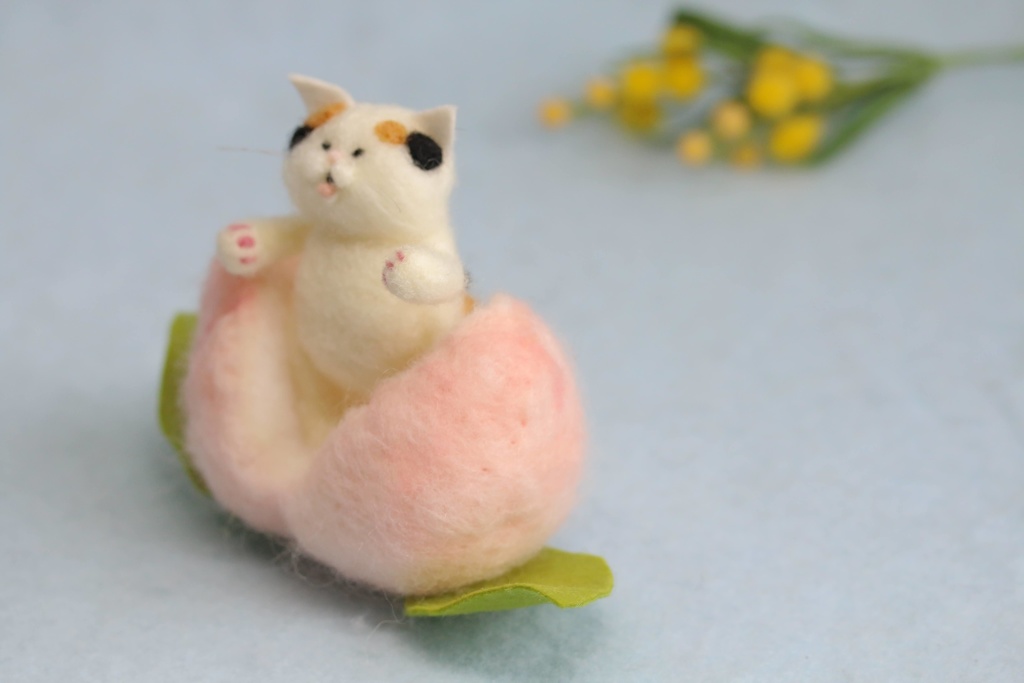 【桃太郎ねこ(三毛猫)】