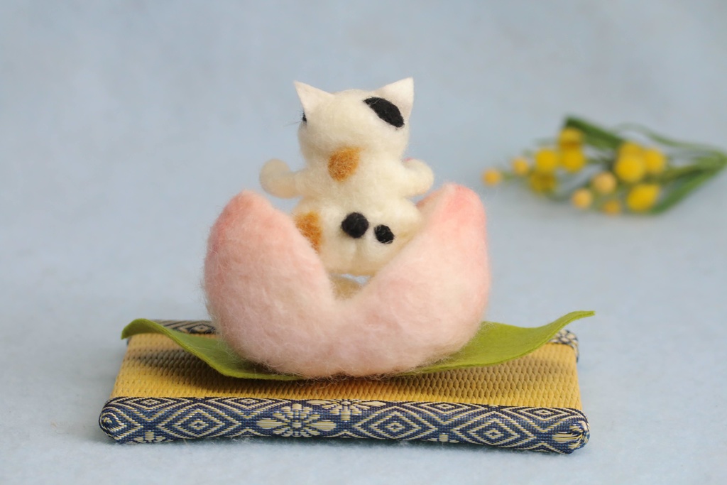 【桃太郎ねこ(三毛猫)】