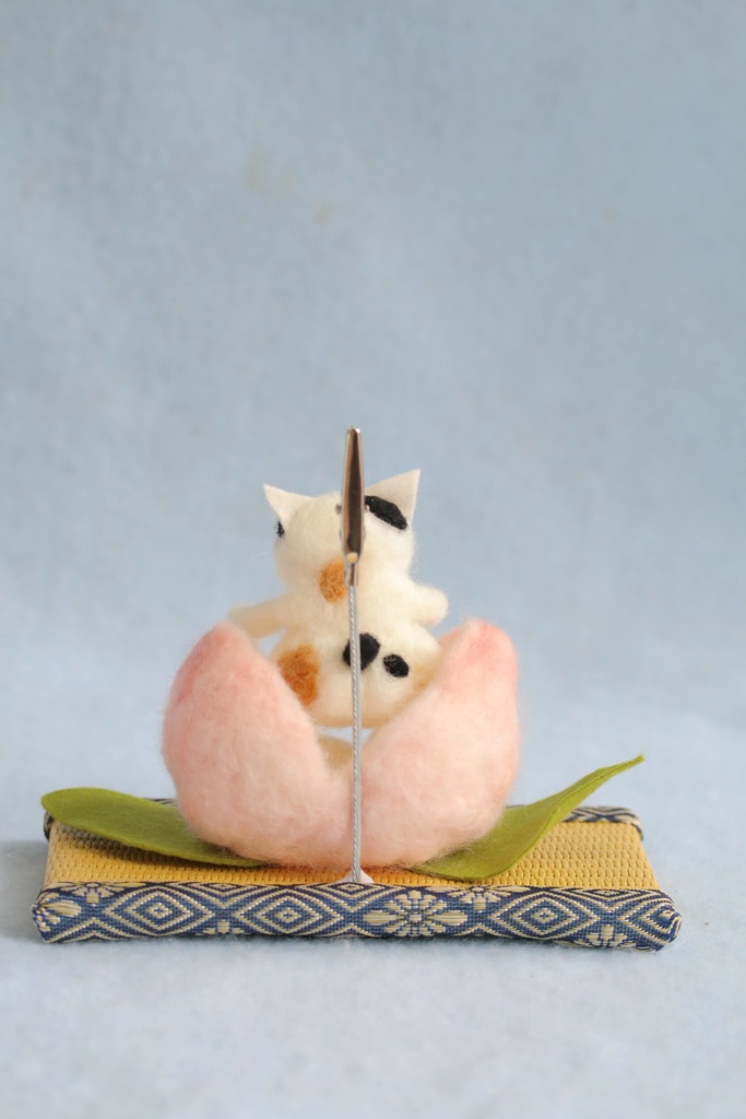 【桃太郎ねこ(三毛猫)】