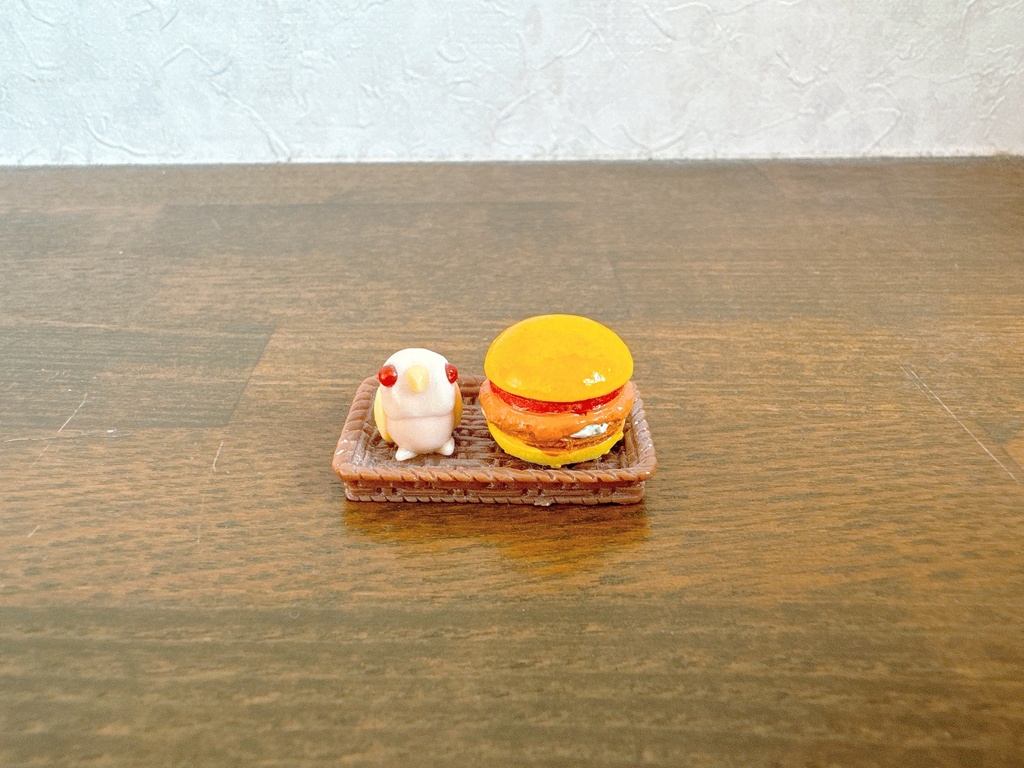 アキクサインコ　ルチノー　ピクニック　ハンバーガー