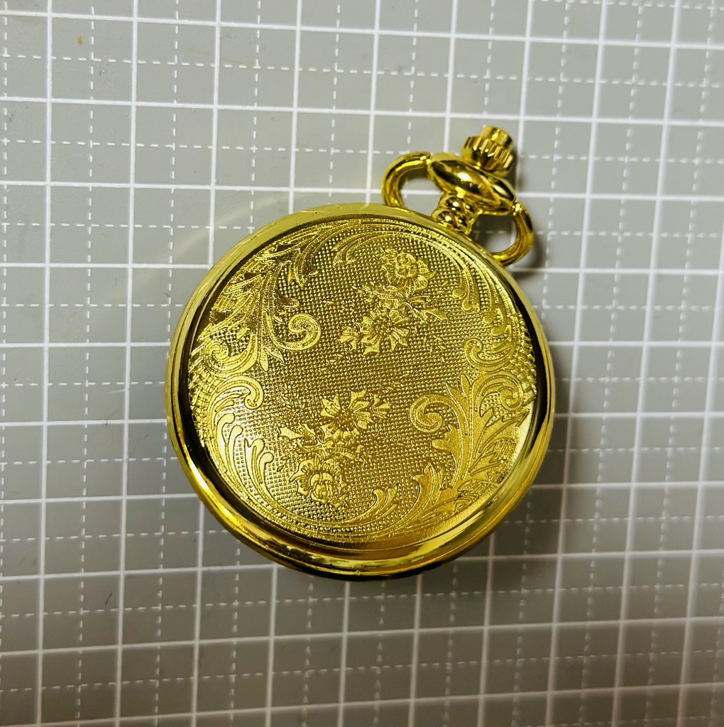 朝露に濡れるセシリアの懐中時計