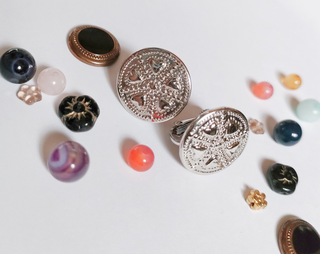 古着ボタンのイヤリング