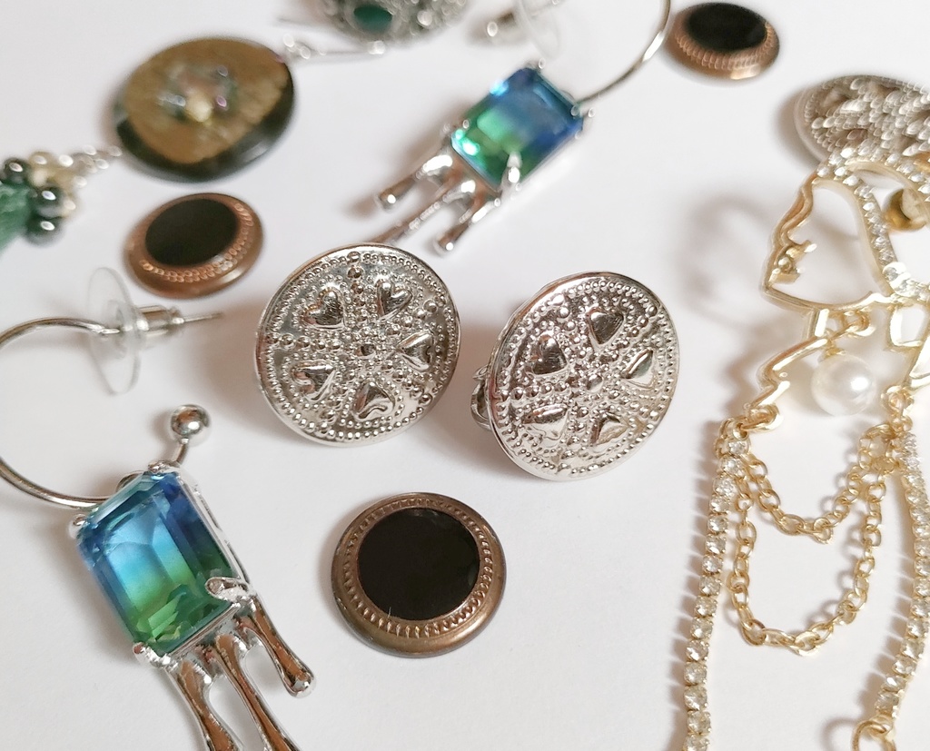 古着ボタンのイヤリング