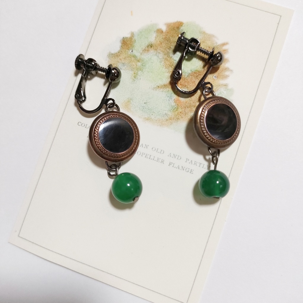 古着ボタンのイヤリング