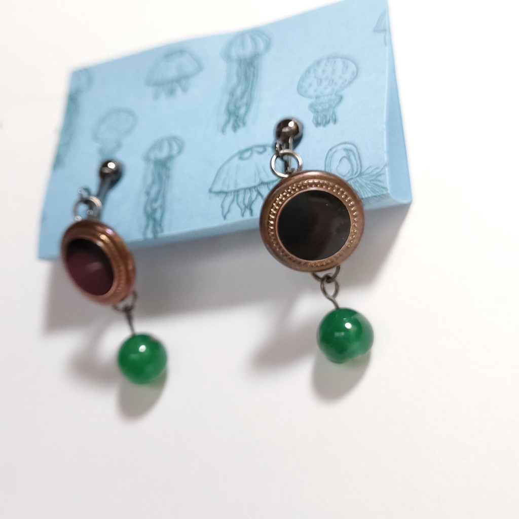 古着ボタンのイヤリング