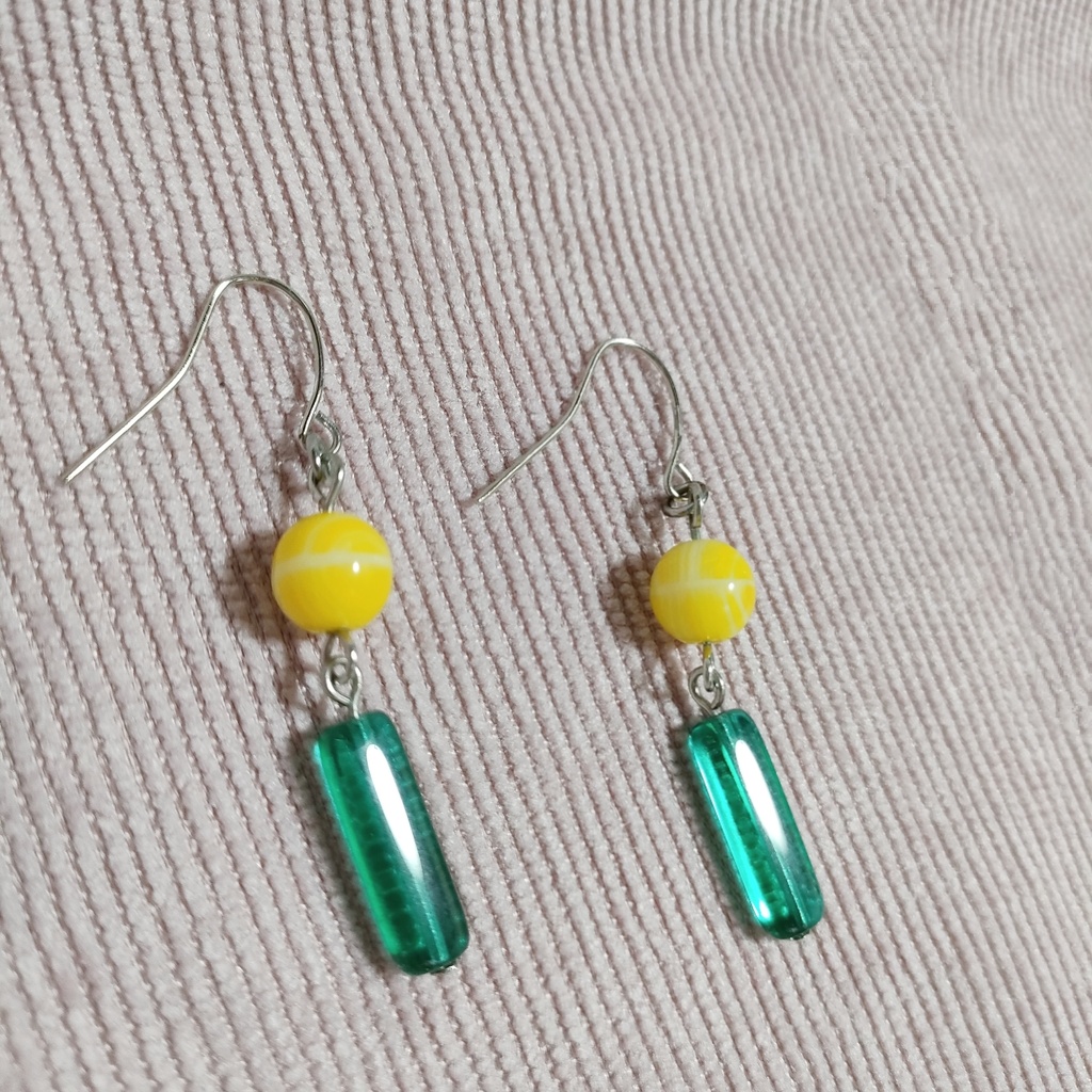 イエロー×グリーン ガラスビーズピアス
