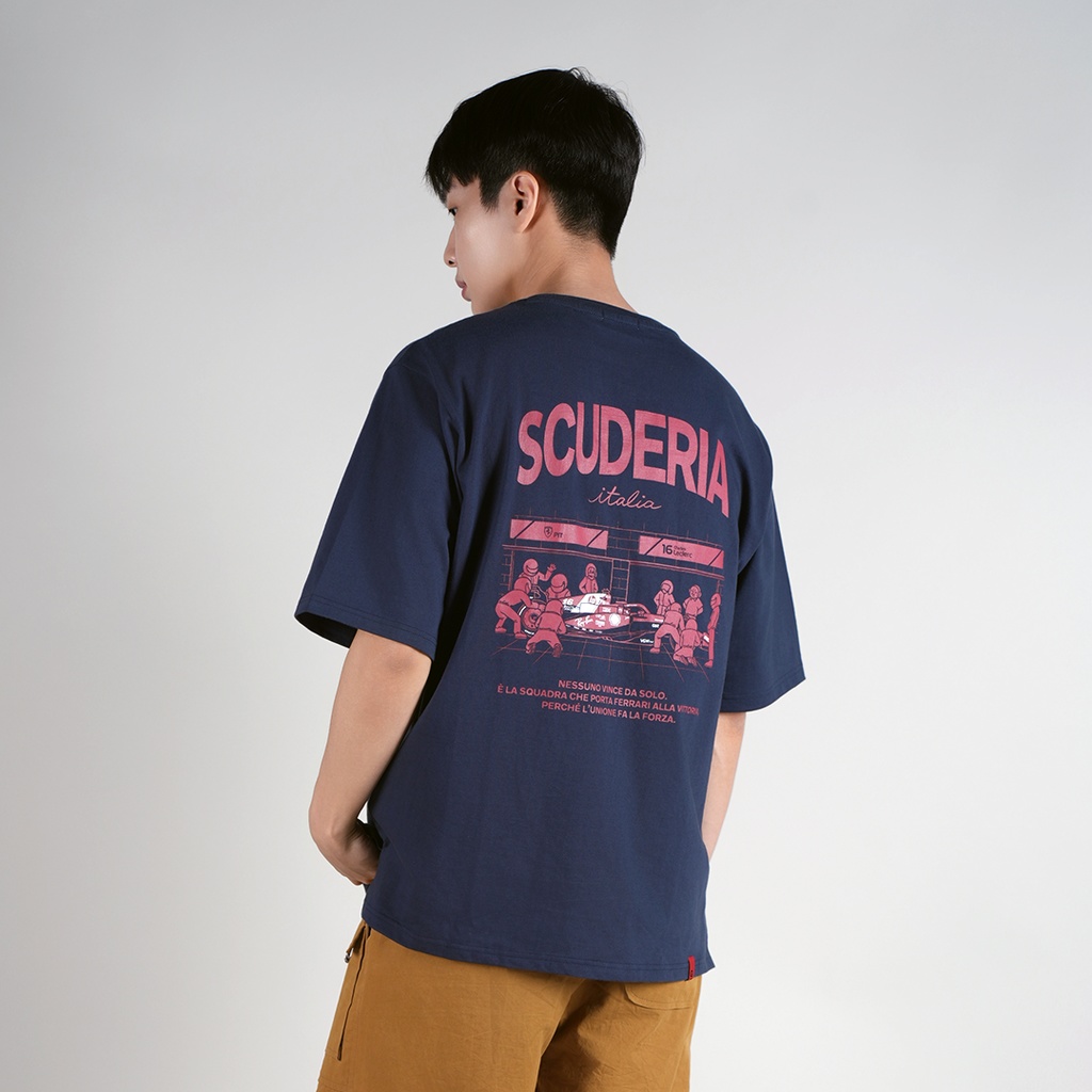 セミオーバーフィット グラフィック半袖Tシャツ - SCUDERIA(ネイビー)