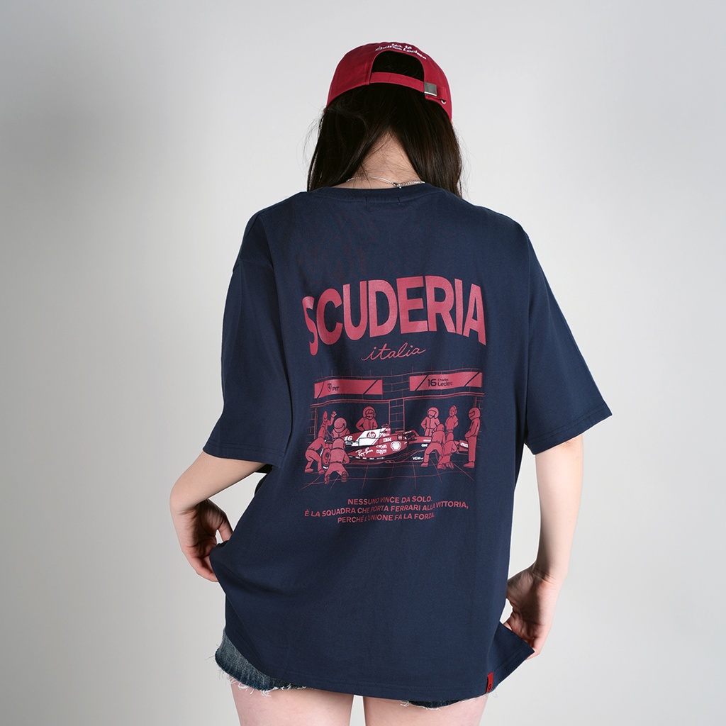 セミオーバーフィット グラフィック半袖Tシャツ - SCUDERIA(ネイビー)