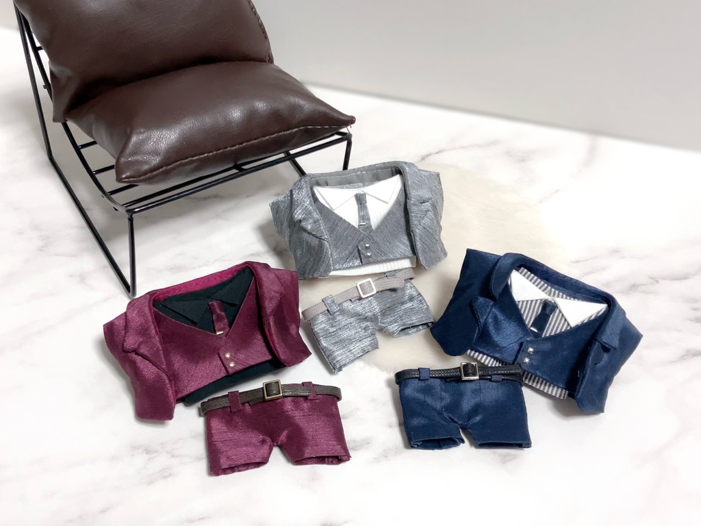 スーツ&もこもこ襟のコート