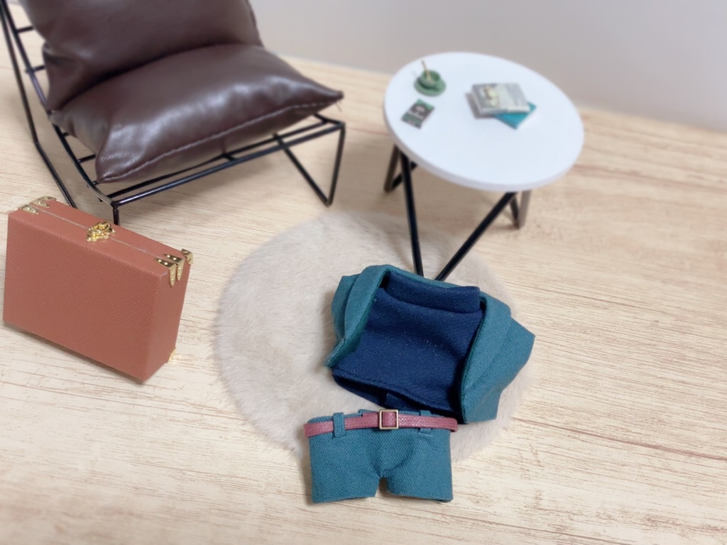 スーツ&もこもこ襟のコート