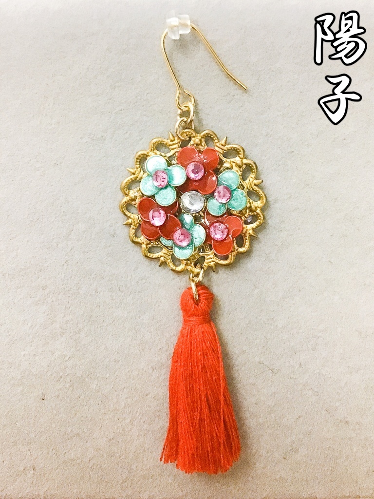 十二国記イメージタッセル耳飾り、ストラップ。