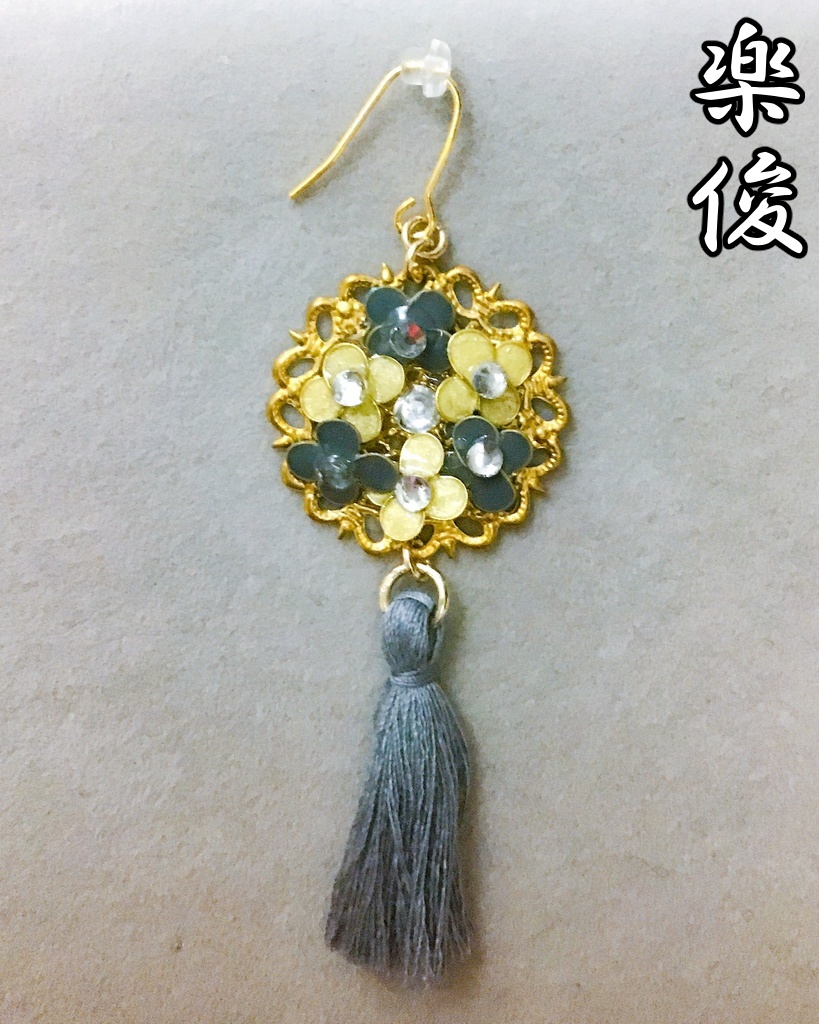 十二国記イメージタッセル耳飾り、ストラップ。