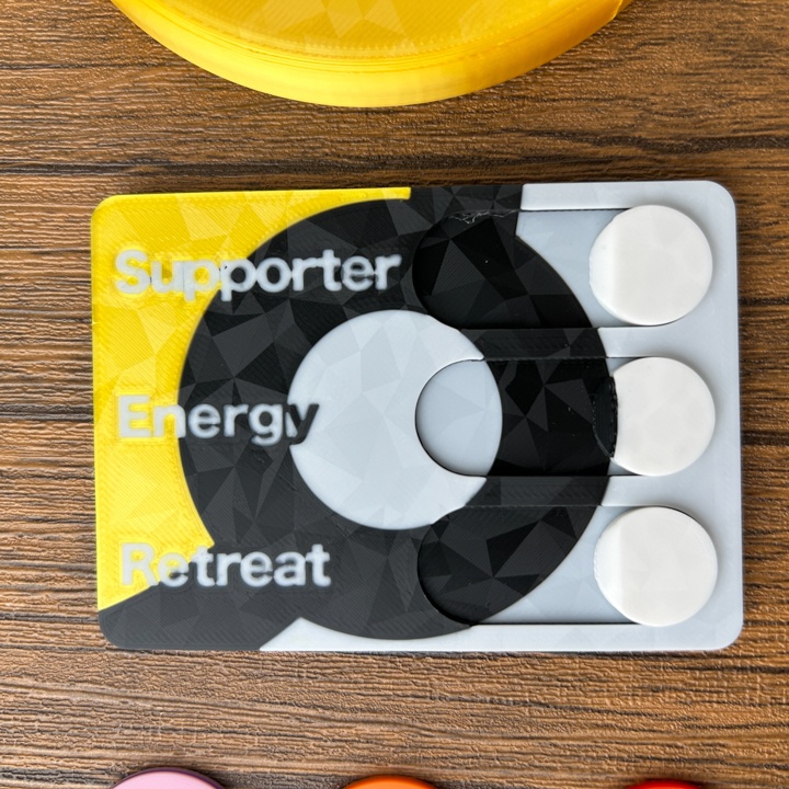 ポケカ 2段マグネットケース 金 ダメカンダイス、各種マーカー、チェッカー