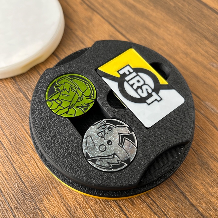 ポケカ 2段マグネットケース 金 ダメカンダイス、各種マーカー、チェッカー