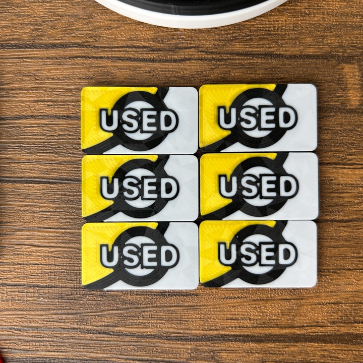 ポケカ 2段マグネットケース 金 ダメカンダイス、各種マーカー、チェッカー