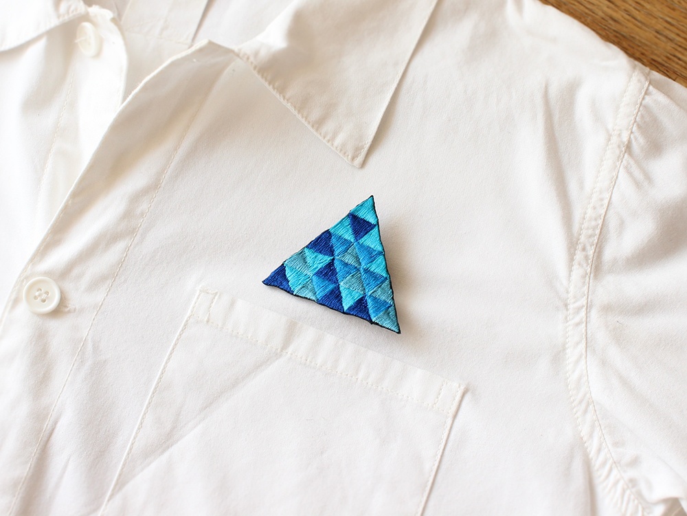 刺繍ブローチ デトロイト:ブルートライアングル