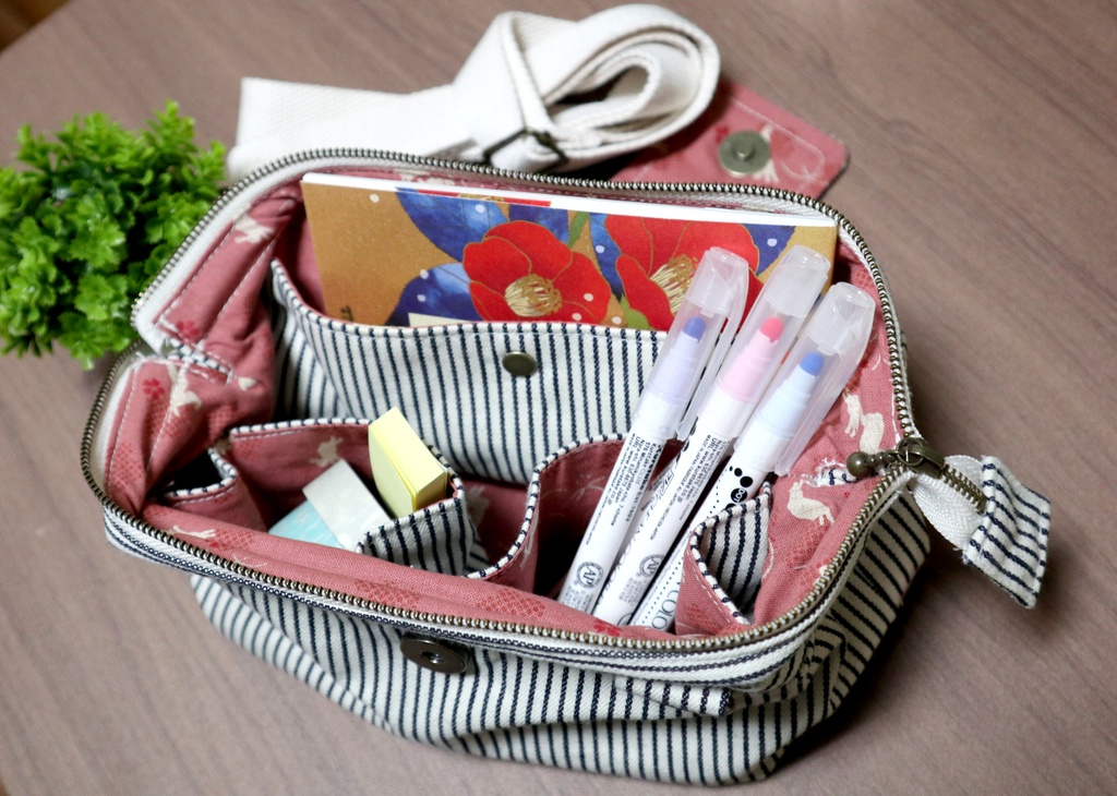 児島デニムの会計ポーチ(ヒッコリー黒)