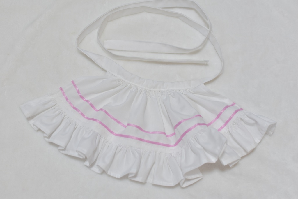 フリルエプロン