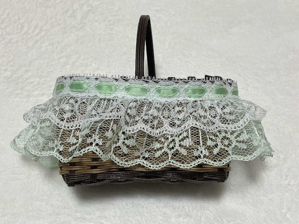 ドール用かごバッグ(フリル3色付き)